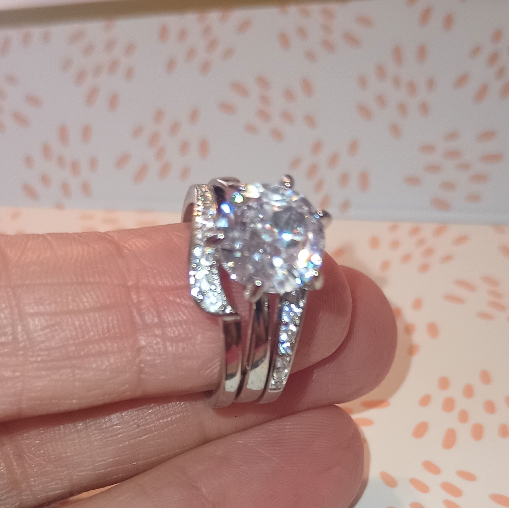 2pc.Set Halo Diamond Ring - Picture 15 of 17